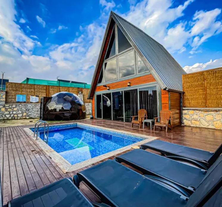 9 adet özel jakuzili bungalow