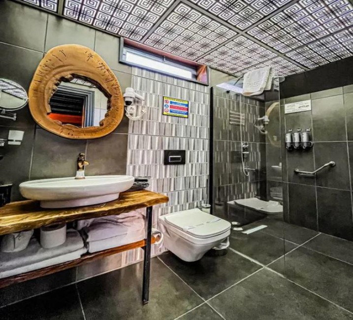 3 adet geniş özel jakuzili ve havuzlu bungalow: